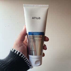 Anua Hyaluronic Acid Hydrating Cleanser - White and Blue